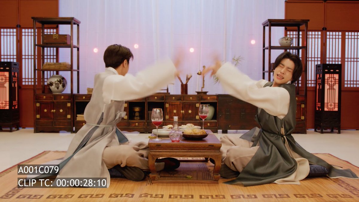 autumn15112's tweet photo. it's even getting funnier when you watch behind the scene of jay's and jake's part they're so chaotic and funny 😭🤣🤣 that's ma twin flames jayke there 
#ENHYPEN #JAY #JAKE #EN_BEHIND https://t.co/DEYoG4P38e