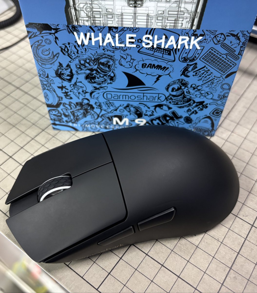 PCワンズでみつけたよ DarmoShark M9 WhaleShark でっっっっか(右側の