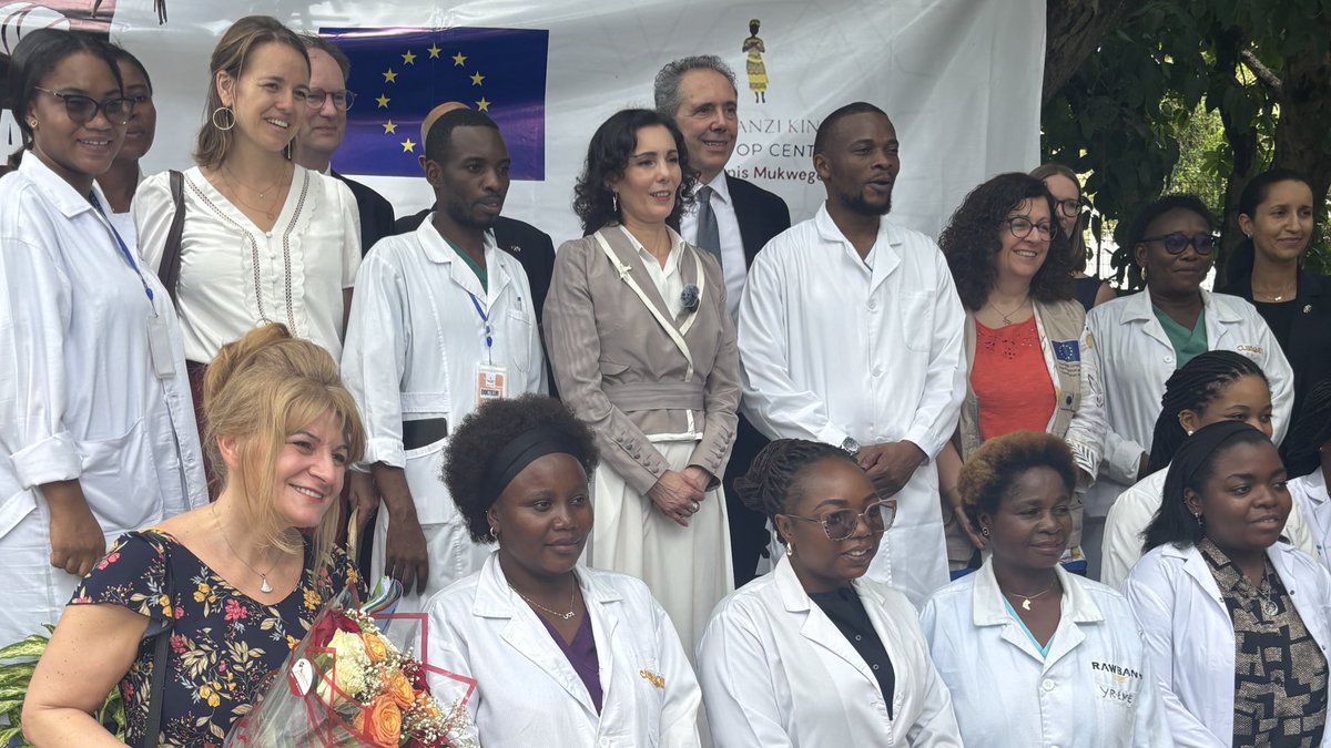 Ma première visite en RDC était une évidence : la Clinique Panzi à Kinshasa qui soigne les femmes victimes de violences sexuelles.

Le courage des survivantes force le respect.

Fière de soutenir la Fondation Panzi et le Dr Denis Mukwege depuis 2004.