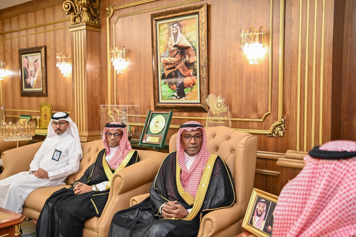 jazangov's tweet photo. سمو أمير منطقة جازان 
#محمد_بن_عبدالعزيز
يستقبل رئيس جامعة جازان د. محمد أبوراسين. https://t.co/KJbQjh5wZj