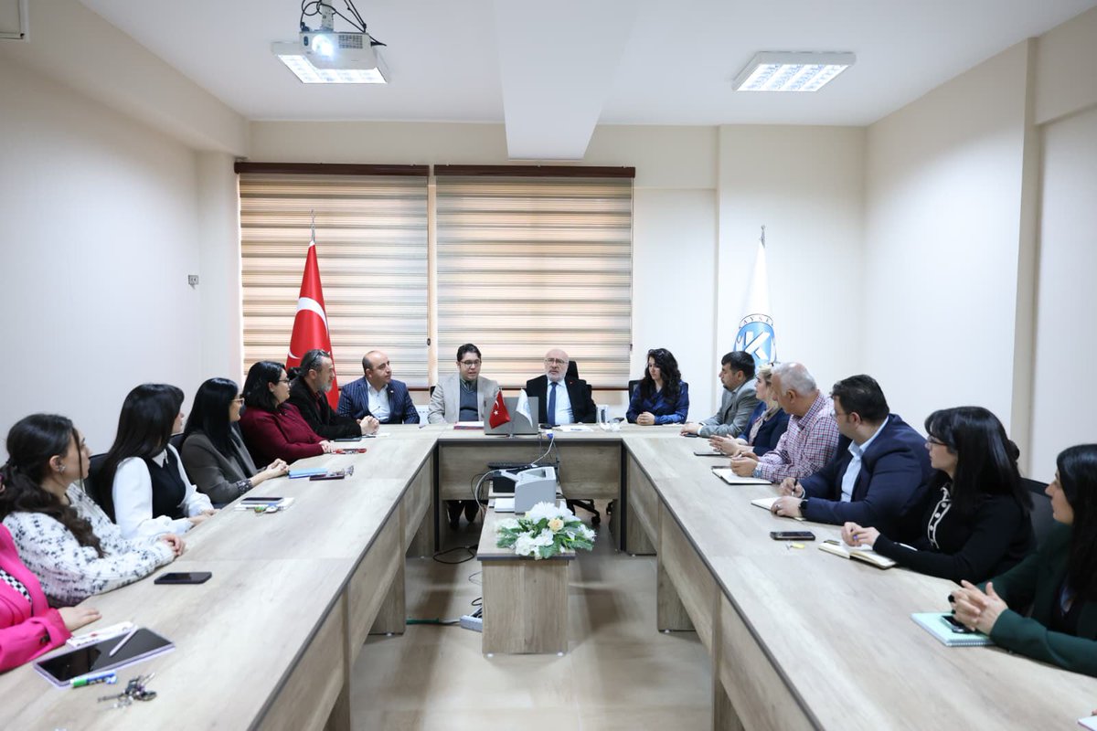 ProfKaramustafa's tweet photo. Üniversitemiz Develi Seyrani Kampüsü‘nde bulunan Develi Sosyal ve Beşeri Bilimler Fakültemiz ile Develi İlahiyat Fakültemizin ve Develi Hüseyin Şahin Meslek Yüksekokulumuzun 2025-2026 Bahar Yarıyılı Akademik Kurul toplantılarına katıldık.

[@YuksekogretimK]
[@erolozvar] https://t.co/mEoymjBOg8