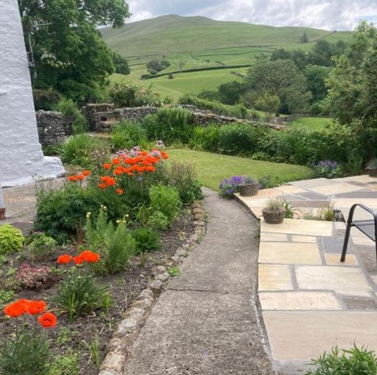 aroundaboutbrit's tweet photo. Drawell Cottage - Perfect for a Stay in Cumbria.
Drawell Cottage is a cosy and well-equipped holiday cottage set on a working sheep farm on the slopes of the Howgill Fells.
https://t.co/2HEtyWlk4j
#DrawellCottage #YorkshireDales #HowgillFells #Sedbergh #FarmStay https://t.co/WxpIkTS18Z