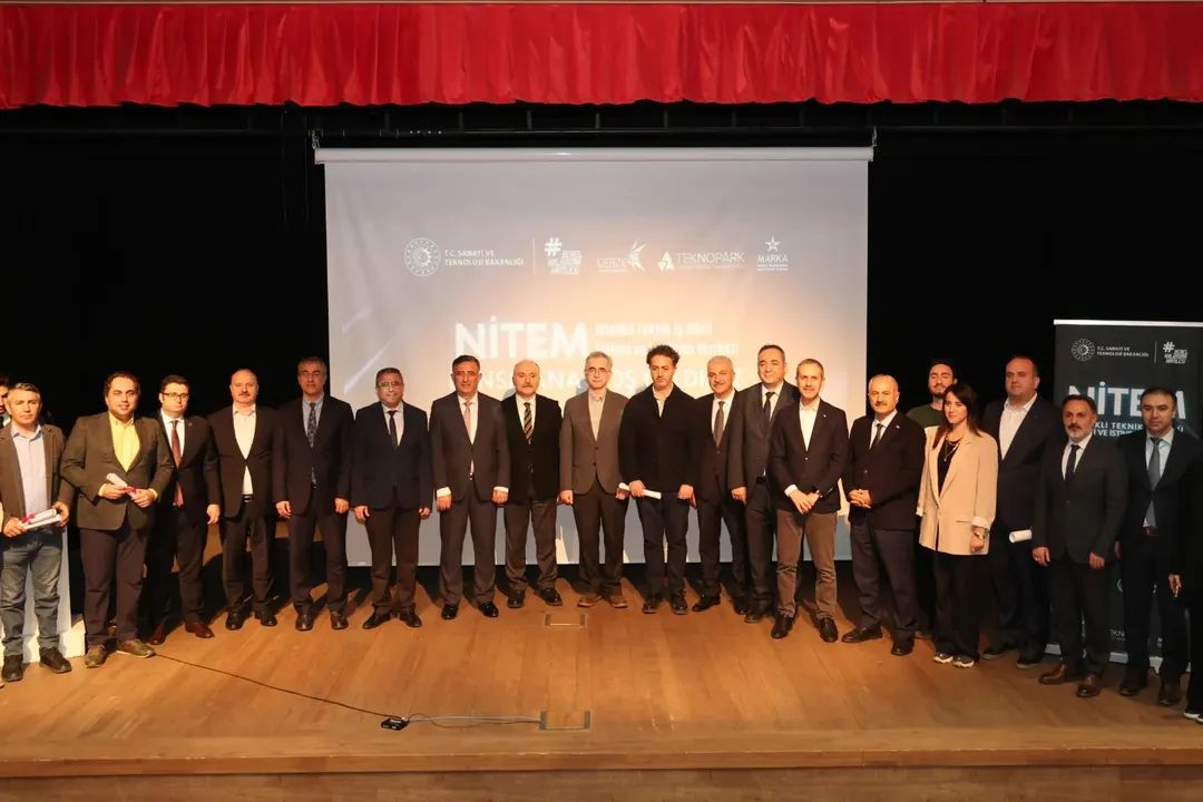 Gebze Teknik Üniversitesi Teknopark bünyesinde hayata geçirilen Nitelikli Teknik İş Gücü Eğitim ve İstihdam Merkezi lansmanına katıldık.
Gençlerimizi nitelikli eğitimle buluşturacak, sanayimizin ihtiyaç duyduğu insan kaynağını yetiştirecek bu önemli adımın şehrimize hayırlı