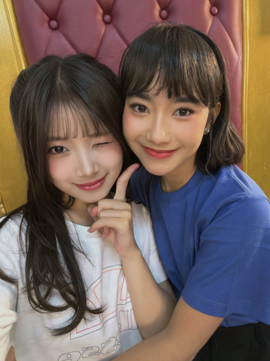 furitzy's tweet photo. ㅤ
Teater kemarin hanya menyisakan satu bingkai foto bersama Kak Freya. Dalam potret itu, tawa dan hangatnya kebersamaan tetap hidup di ingatan. Selamat ulang tahun, Kak Freya. Semoga setiap langkahmu dipenuhi cahaya harapan dan doa baik yang tak pernah padam (˶˃ ᵕ ˂˶) .ᐟ.ᐟ
ㅤ https://t.co/9zLFiyLV5x
