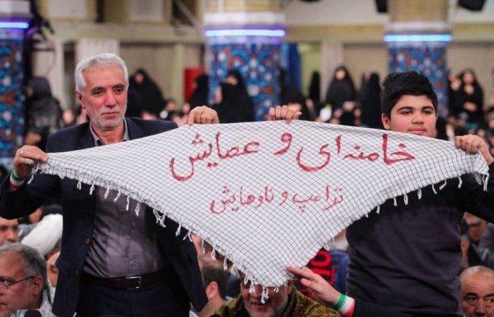 به او بگویید عصایش را چرب کند
چون به زودی در ماتحتش به رقص در خواهد آمد