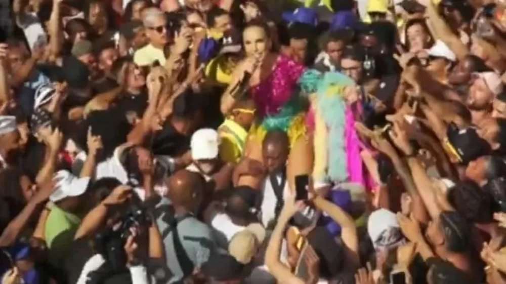 leandromottant's tweet photo. A mesma mão que aponta, é a que Aplaude: a disparidade de julgamento no Carnaval de Salvador

O Carnaval de Salvador, um dos maiores espetáculos culturais do mundo, mais uma vez foi palco de emoções, despedidas e controvérsias. https://t.co/x7zuCgxsfy