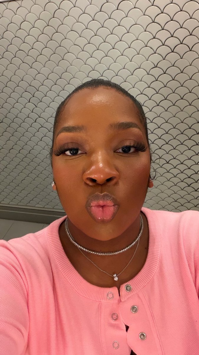 SarahBee____'s tweet photo. 💎 https://t.co/ZP2vd8KviZ