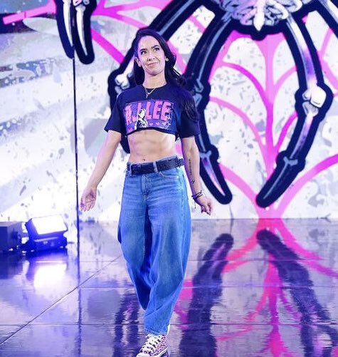 Little Mini Rant.

The hatred towards AJ Lee is so fuckin forced. Like yall niggas were complaining about she doesn't show up for work or miss PLEs and shit then the times she actually shows up for work YALL SHIT ON HER?? Like make this shit make sense. She's been away for 10