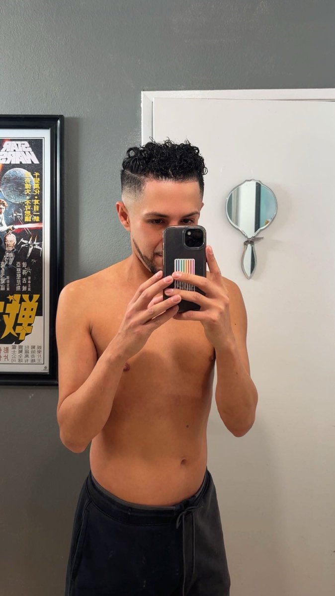 fresh out the shower 😶‍🌫️
time to be productive 😎