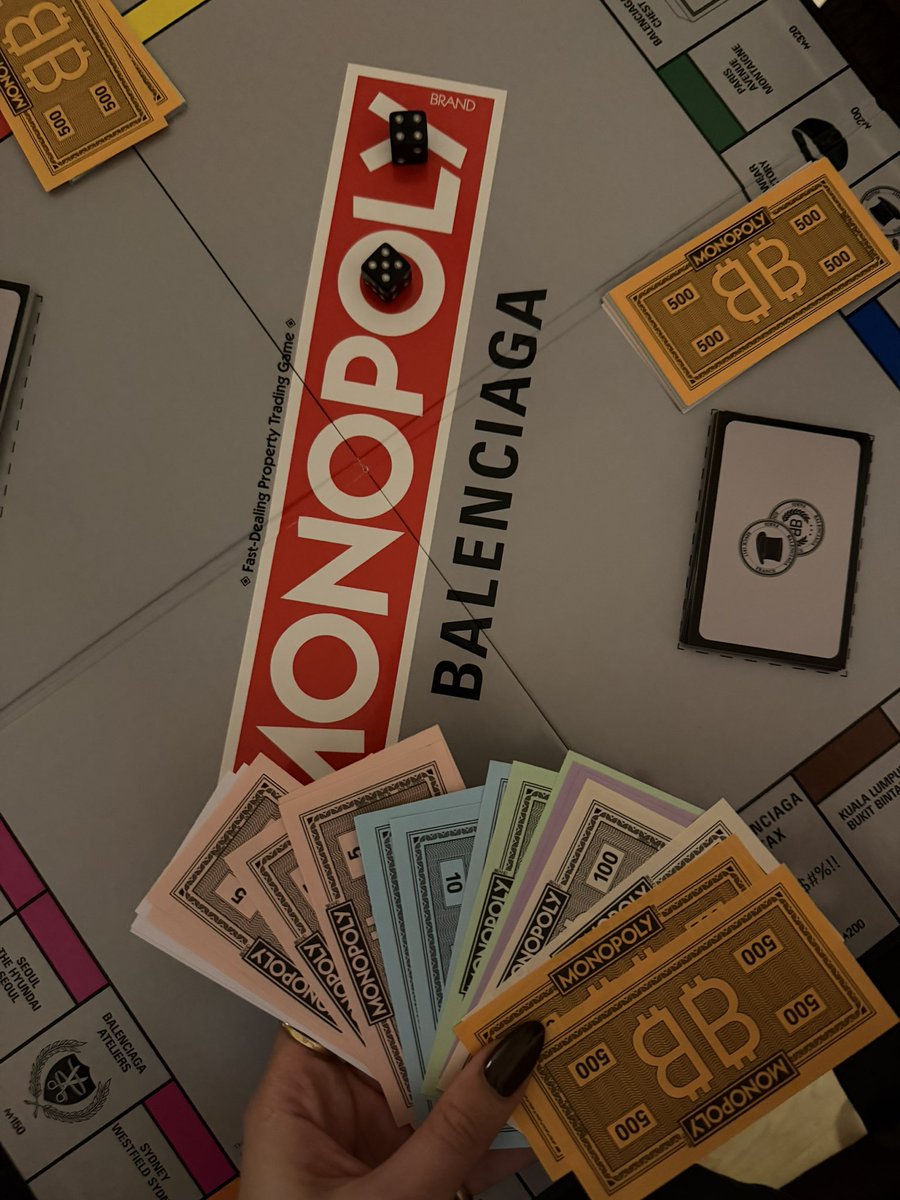 HandsArchives's tweet photo. Monopoly Balenciaga https://t.co/SNYKdE5wb2