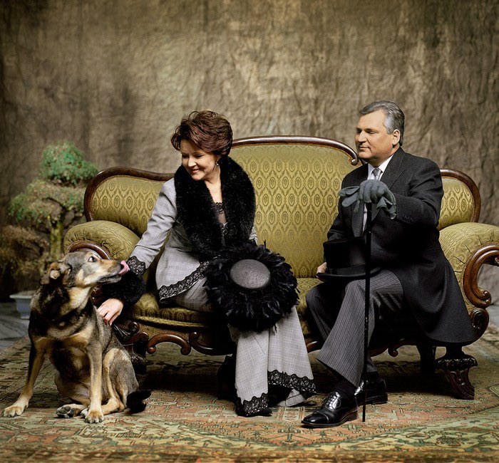 Miał rację <a href="/R_A_Ziemkiewicz/">Rafał A. Ziemkiewicz</a> - to jest wojna o to, kto sobie zawłaszczy prestiż. Przed kim będzie trzeba czapkę zdejmować. Kompleksy i słoma z butów. Tymczasem wyrosło pokolenie, które już nie ma kompleksów i wybrało sobie prezydenta, który też ich nie ma. I to tak uwiera w rzyć.