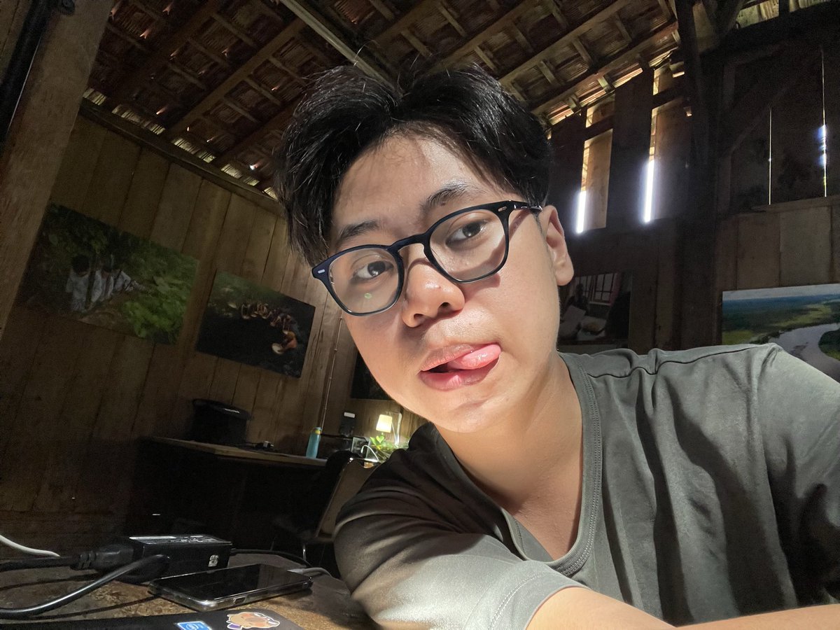 flaminguyy's tweet photo. @ditoks [BOYFRIEND APPLICATION]

Name: Ev
Age: 22
Occupation: unofficialy graduate
Domicile: Tangerang/GS
Zodiac: Aquarius
Height: 173
Hobby: main game
Fun fact: kulineran addict, obsessed with hirono 🥺😍 https://t.co/7CIncUAErA
