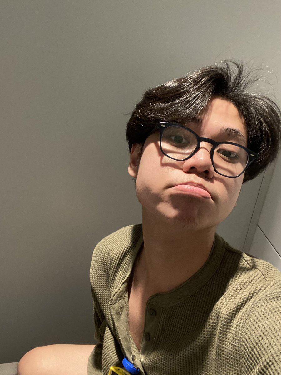 flaminguyy's tweet photo. @ditoks [BOYFRIEND APPLICATION]

Name: Ev
Age: 22
Occupation: unofficialy graduate
Domicile: Tangerang/GS
Zodiac: Aquarius
Height: 173
Hobby: main game
Fun fact: kulineran addict, obsessed with hirono 🥺😍 https://t.co/7CIncUAErA