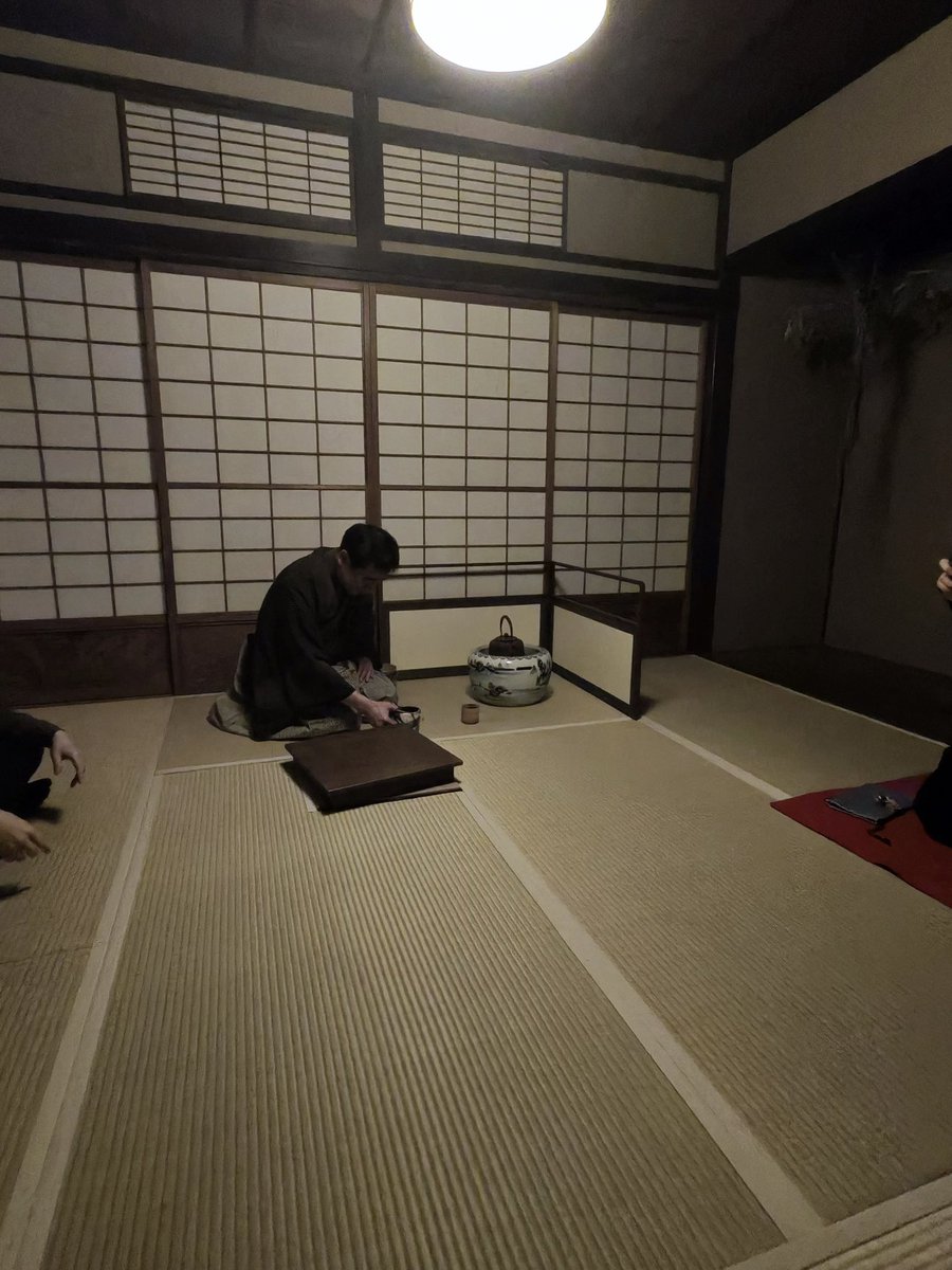 本日も茶道のお茶会にご招待いただき、 AIと何ができるかという話を