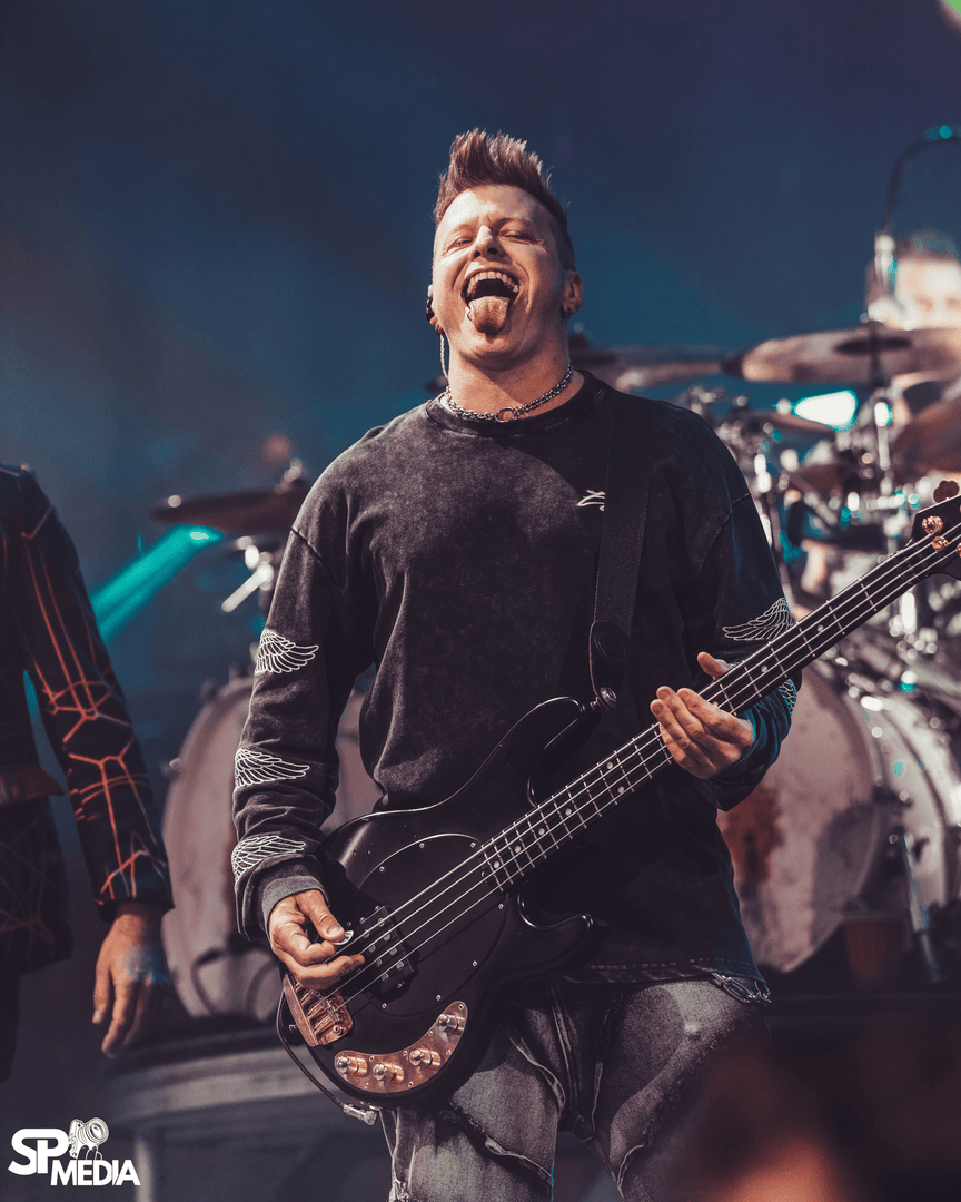 threedaysgrace's tweet photo. Happy Birthday, Brad!! ️🤘😜

📷 @SPMediaAZ https://t.co/i52LAah7zF