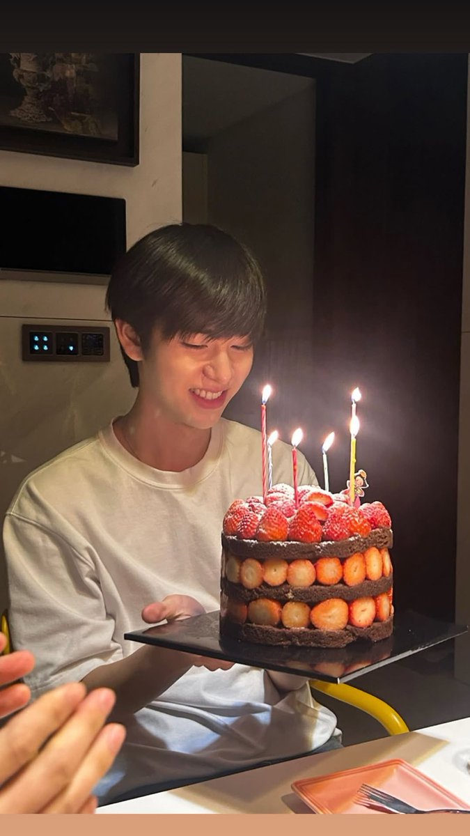 260218 k1mdy__un Story
동유나~~생일 축하해~~~🎂

#드리핀 #DRIPPIN
#김동윤 #KIMDONGYUN