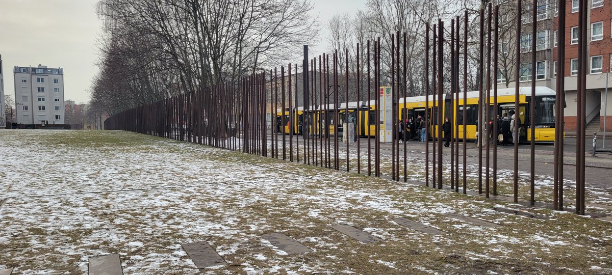 ThegreenroomLA's tweet photo. @kangminlee Im at the #berlinwall right now Reading a plaque about people in east Germany being encouraged to rat on their neighbors. #theuk went so fascist so fast it its truly remarkable timely time to watch this video. Those are some stasi parents https://t.co/ACqWudT0l3