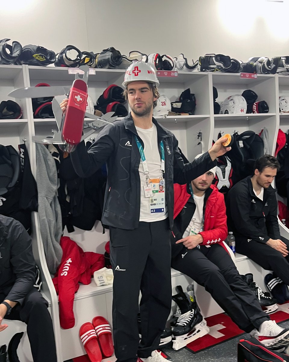 1️⃣ Tor, 2️⃣ Assists: Nico Hischier war an allen drei Treffern der Schweiz gegen Italien beteiligt und wurde zum Best Player gewählt. 😎

1️⃣ but, 2️⃣ assists : Nico Hischier a été impliqué dans les trois buts de la Suisse contre l’Italie et a été logiquement élu meilleur joueur. 🤙🏼