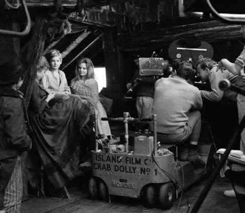 BobaFettANHSE's tweet image. #oliver! #behindthescenes🎬 

I grew up listening to this movie soundtrack and know all the songs by heart. 😂😂😂😂