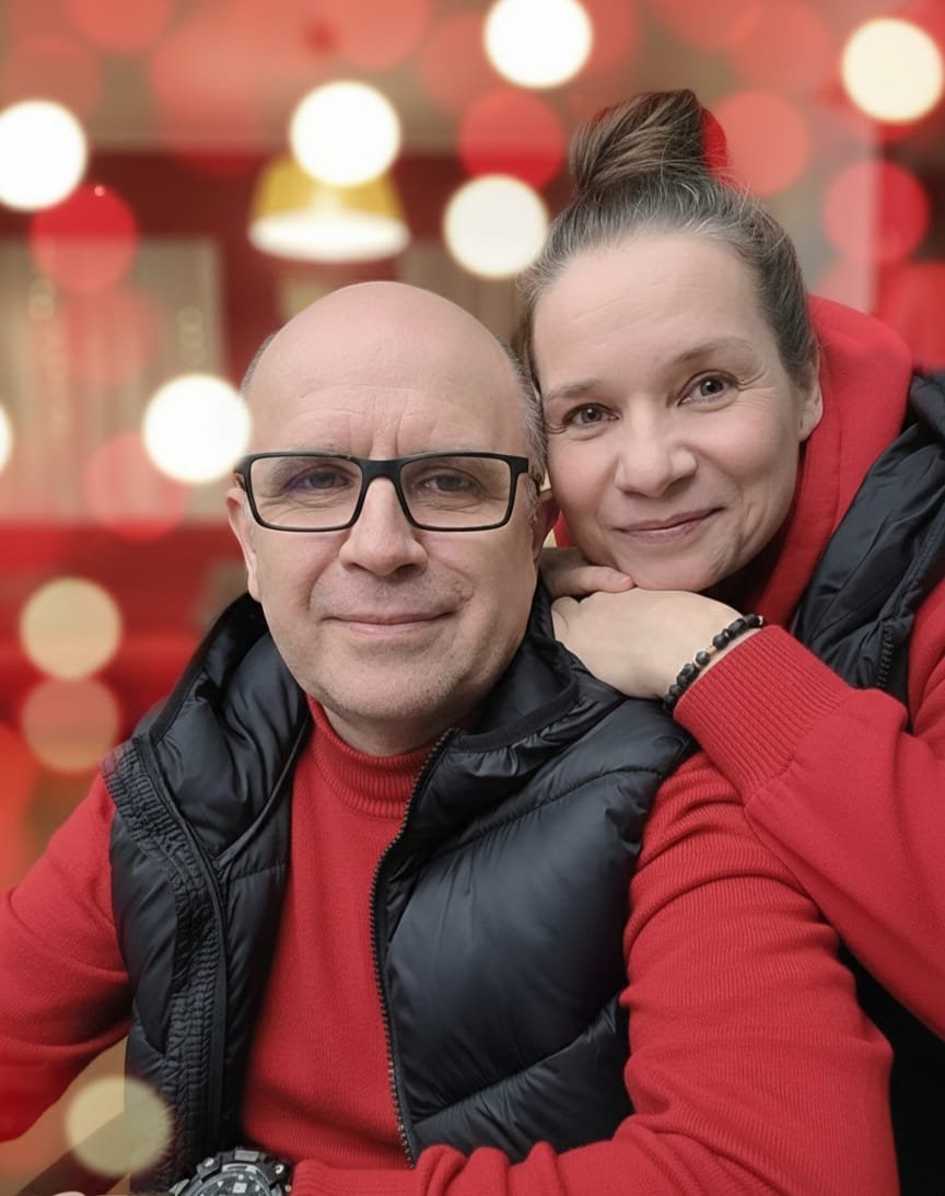 Tylko ktoś całkowicie bezrefleksyjny może darzyć sympatią władzę, która traktuje obywateli jak ludzi pozbawionych rozsądku. To paradoks, który powtarza się w historii: im bardziej rządzący lekceważą społeczeństwo, tym bardziej oczekują ślepej lojalności. A przecież trudno mówić o