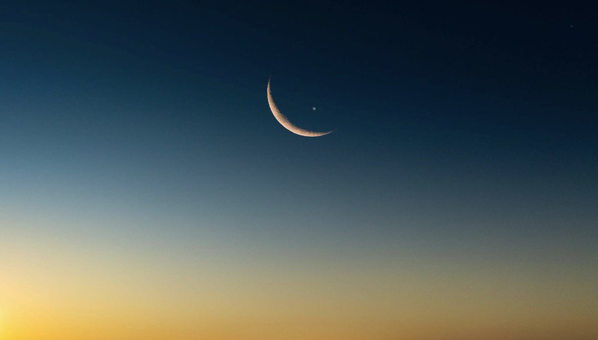 هلال رمضان حل 🌙

اللهم لك الحمد أن بلغتنا شهرك المبارك

نسألك يا رب أن تجعله شهر رحمةٍ ومغفرة ، وطمأنينةٍ في القلب ، وبركةٍ في العمر والرزق ، 
وتوفيقٍ في كل خطوة .

رمضان مبارك عليكم وعلى من تحبون 🌿✨