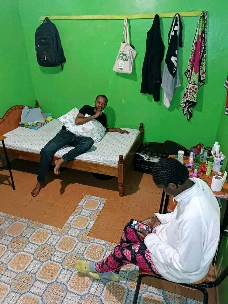 rwenzori_'s tweet photo. How can i convince her to come to bed and rest 😎, legends help https://t.co/17RxDSUxqz