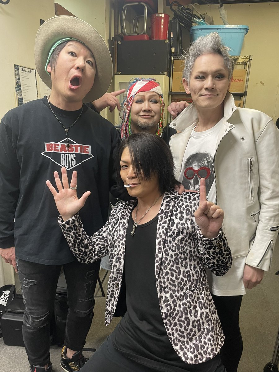 ARBEIT_official's tweet photo. HAPPY BIRTHDAY‼️天才メロディメーカー&amp;酔拳ギタリストSNAKE🐍 https://t.co/W2o5p4IXKq