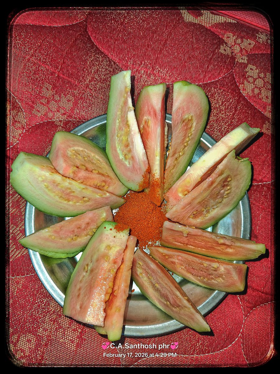 Subasri342781's tweet photo. Today my snacks &amp; my editing 😍 epdi iruku 🙏🙏 https://t.co/hgtpBmiUgi