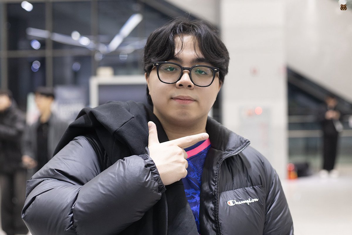 jellyg0mmi's tweet photo. 260212 &amp; 260215 #invy 👉🏻🙂🤔
#PRXWIN #WGAMING https://t.co/z9uD2nzU9c