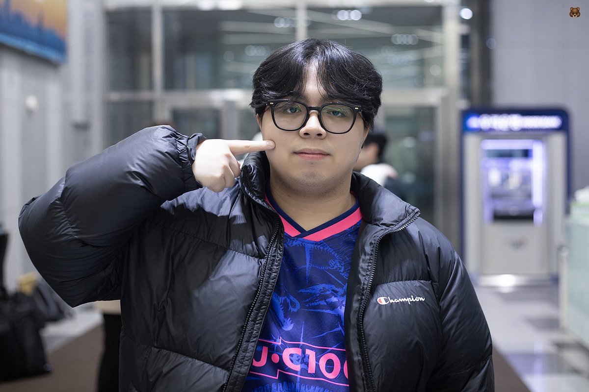 jellyg0mmi's tweet photo. 260212 &amp; 260215 #invy 👉🏻🙂🤔
#PRXWIN #WGAMING https://t.co/z9uD2nzU9c