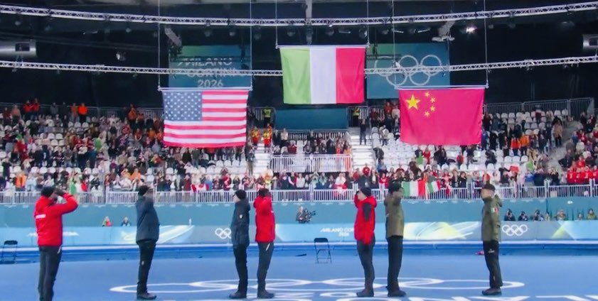 VittorioKrino's tweet image. Ditemi se esiste un’immagine più bella di questa! Italia 🇮🇹 sul tetto del mondo sopra Cina e USA con l’inno più bello del mondo! 🥇