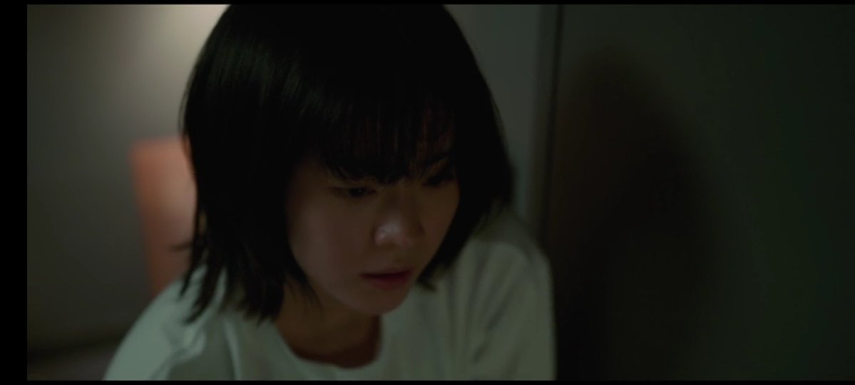 so am i supposed to choose about which one is more shocking between a senior detective who's linked to a prostitute trafficking and the green hoodie person who was actually minseo?

the way this drama keep telling us not to trust anyone so easily in each ep😶

#HonourEp6
#Honour