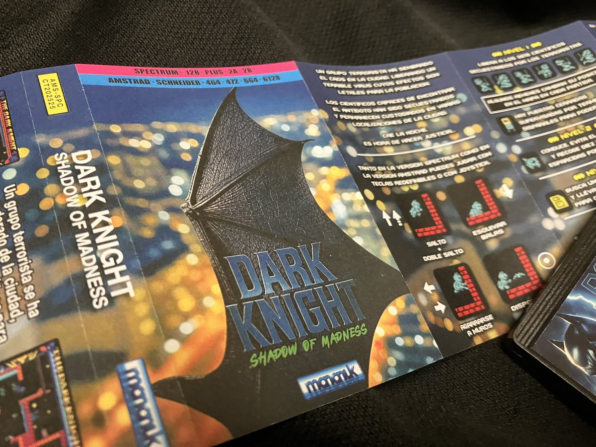 star2024's tweet photo. El titán @_mananuk ofreció hace unos meses un trememundo pack made-in-house de 'Dark Knight: Shadow of Madness', cinta con dos modos de juego en versiones Spectrum y Amstrad. Ahora llega la edición sencilla en [ https://t.co/KVRwThLqk9] y en [ https://t.co/btYdnDkrPQ]. Flipa. https://t.co/YT1ehGMKT6