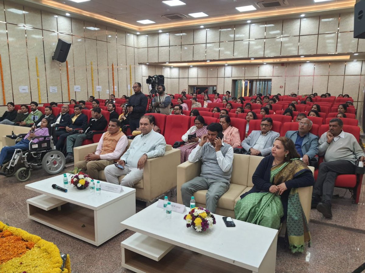 Student Teachers of <a href="/DietBhola/">DIET BHOLA NATH NAGAR</a>  proudly presented a #NukkadNatak at the State Level #VidyanjaliSamman Programme, highlighting the theme of #ViksitBharat through the spirit of #Vidyanjali.
Their impactful performance conveyed the vision of nation building through #community.
