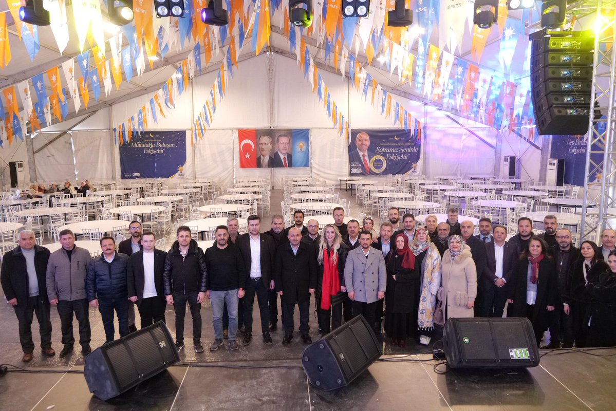 Haftalık olağan yönetim kurulu toplantısı, İl Başkanımız Gürhan Albayrak başkanlığında Dede Korkut Parkı'nda yer alan iftar çadırımızda gerçekleştirildi.

Gerçekleştirilen toplantıda, Ramazan ayı boyunca yürütülecek teşkilât faaliyetlerimiz, mahalle buluşmaları ve sosyal yardım