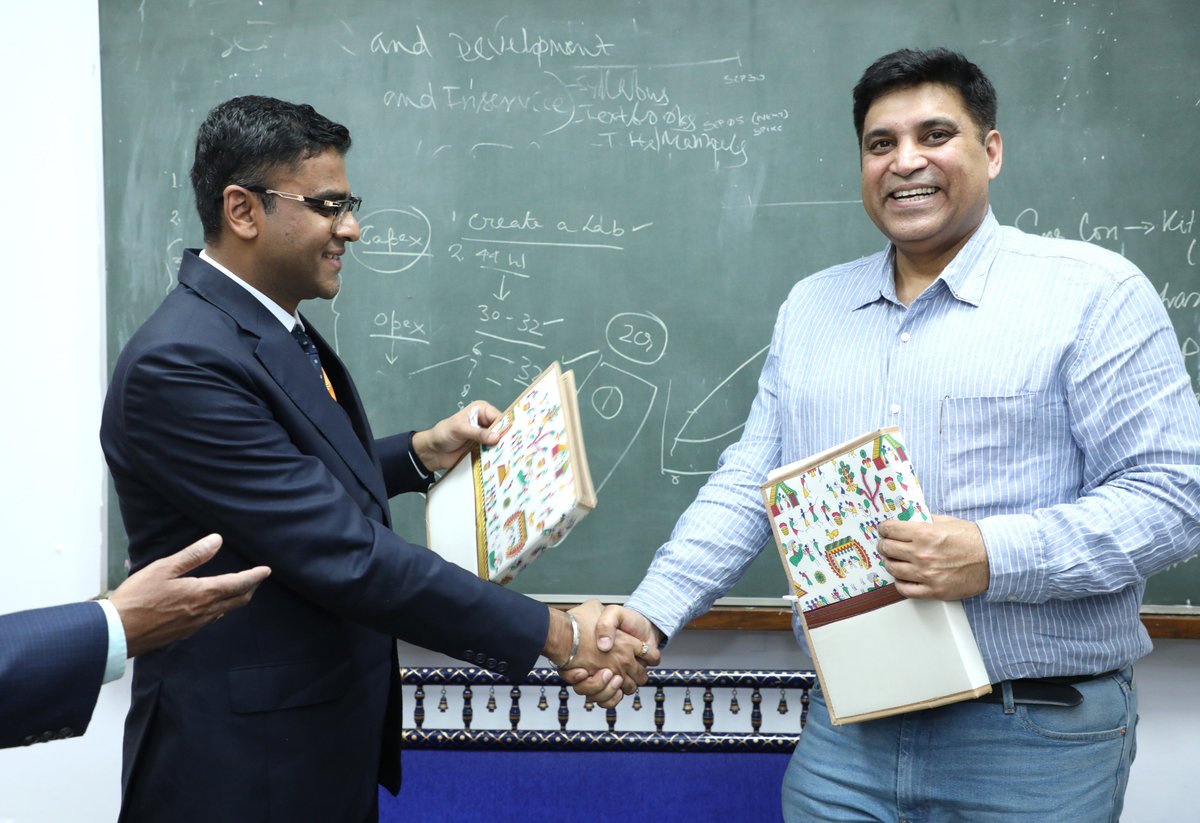 𝐈𝐧𝐬𝐩𝐢𝐫𝐢𝐧𝐠 𝐘𝐨𝐮𝐧𝐠 𝐌𝐢𝐧𝐝𝐬 𝐢𝐧 𝐒𝐩𝐚𝐜𝐞 &amp; 𝐒𝐜𝐢𝐞𝐧𝐜𝐞!

The National Council of Educational Research and Training (NCERT) and the Space Education Foundation have signed a Memorandum of Understanding (MoU) to strengthen learning in emerging domains such as