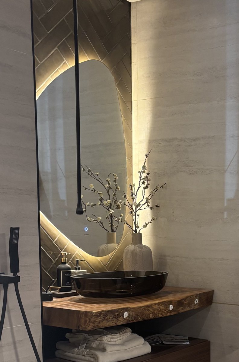 Gantong gripo yung nakita namin sa showroom ng supplier 😭😭 tas una kong tinanong paano magmumumog 😭😭 sagot sakin ng friend ko kung ganyan yung gripo may baso na dapat pang mumumog AAHAHAHA😭😭 sabi ko pa di ko makita yung sarili ko na ganyang gripo ang ginagamit djfjskdkkd