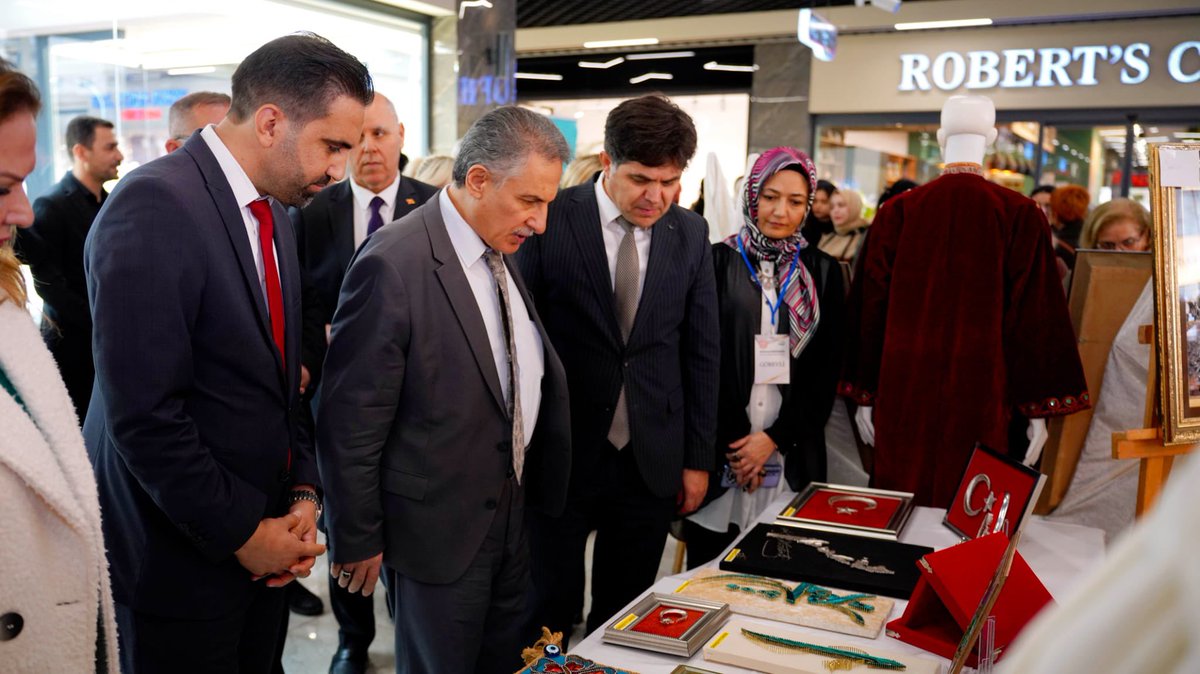 MersinMEM's tweet photo. Vali Yardımcısı Ali Murat Kayhan ve İl Millî Eğitim Müdürü Muhammed Özdemirci’nin katılımıyla, Mezitli Halk Eğitimi Merkezi kursiyerlerinin eserleri sanatseverlerle buluştu. ✨

🔗 https://t.co/8s3ZaQoJGT

@tcmeb @Yusuf__Tekin @MersinValiligi @valiatillatoros @Muhammed0744 https://t.co/qTENpzW04b