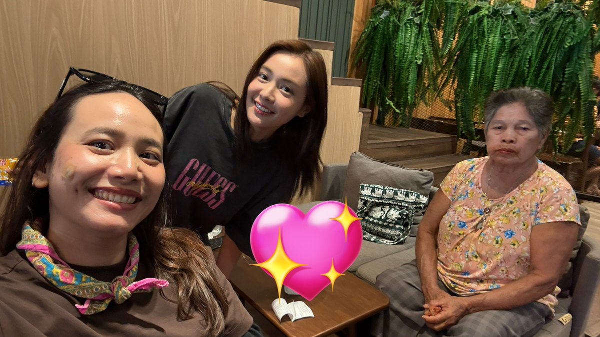 ThaninnutToy's tweet image. จำได้ว่าโลที่ถ่าย ใกล้ร้านกาละแมร้านนี้มาก ชวนยายไปนั่งคาเฟ่ และเหมากาละแมไปฝากคนในกอง ป้ายยาของอร่อยโดย สราลี