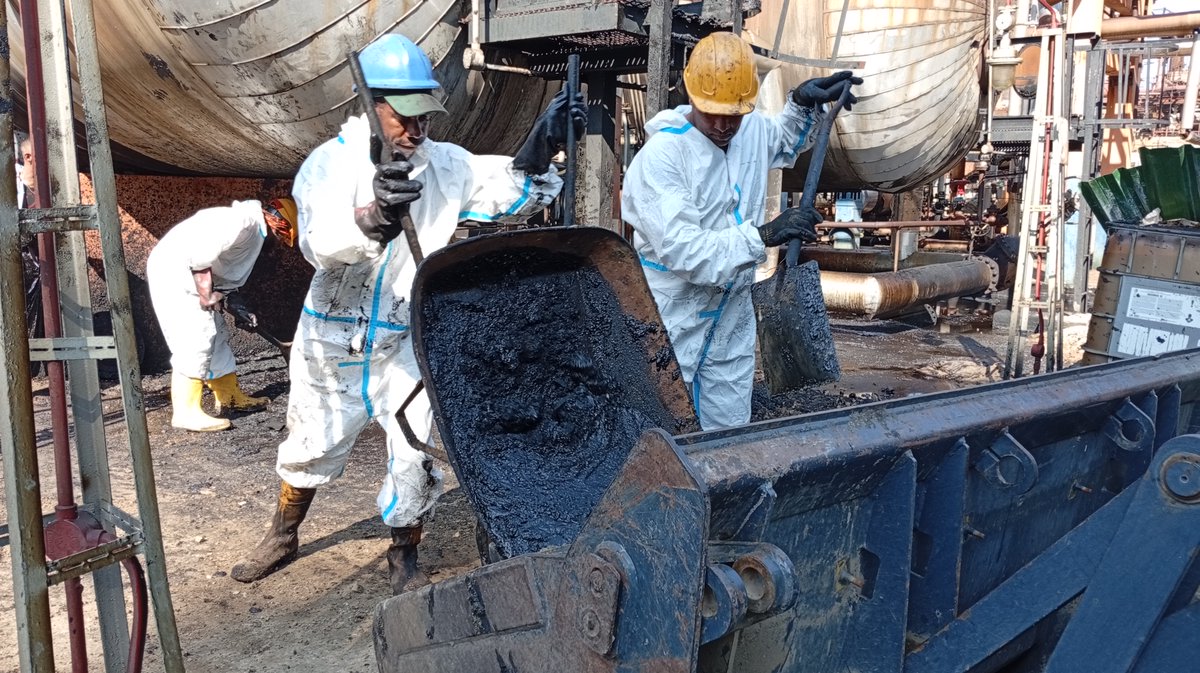 ¡Seguimos trabajando!
Nuestra UEB de Mantenimiento y la <a href="/EmpetStgo/">EMPET División Santiago de Cuba</a> continúan enfocados en la limpieza de los electrodeshidratadores. Es el esfuerzo y la dedicación de nuestro personal lo que nos impulsa hacia una mayor operatividad.⚙️❤️
#PetrolerosPorCuba #Cuba