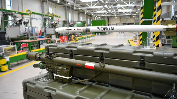 top_force's tweet image. 🪖🇫🇷🪂🗡️ Le ministère des #Armées s’intéressait au missile antiaérien portatif polonais Piorun 🇵🇱 opex360.com/2026/02/17/le-…