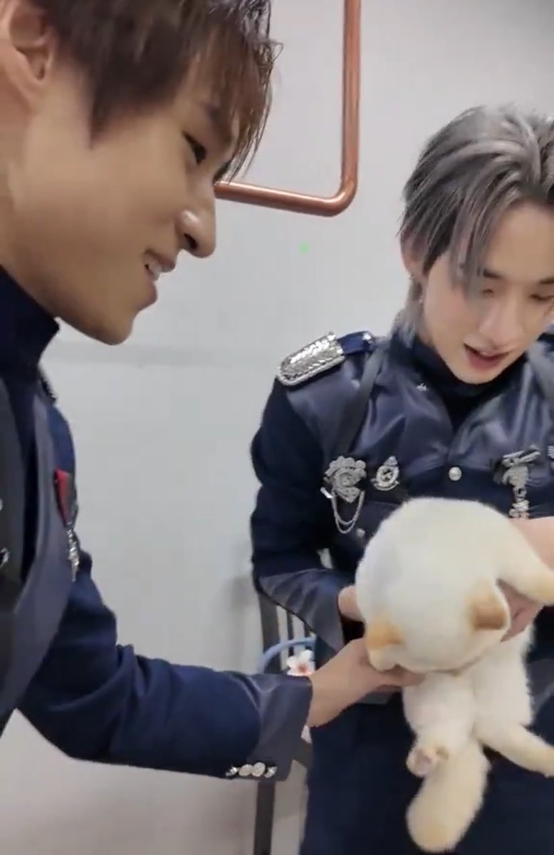 𝑹𝒖𝒎𝒊 (@nnuthonshi) on Twitter photo 