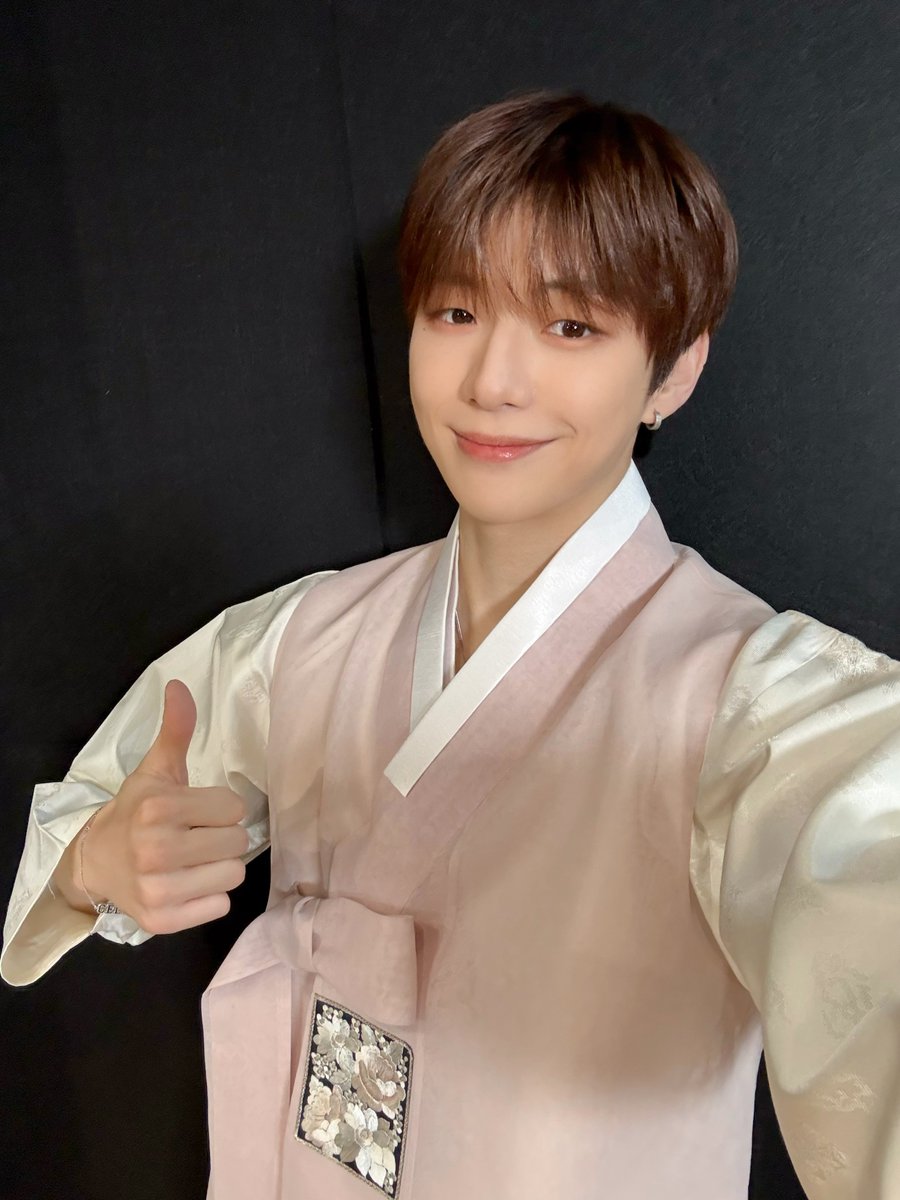 📝²⁰²⁶ ᴮᵘᶜᵏᵉᵗ ᴸᶦˢᵗ 
✎스타워즈 시리즈 정주행
✎취미 발레 등록하고 도전
✎친구들 만날때마다 강다니엘 노래 1곡 추천하고 같이 듣기
✎덕질자금 모으기
✎에이라한테 당첨 디엠받아보기

#강다니엘 #KANGDANIEL
#설날버킷리스트이벤트 
#Bucket_List_Event