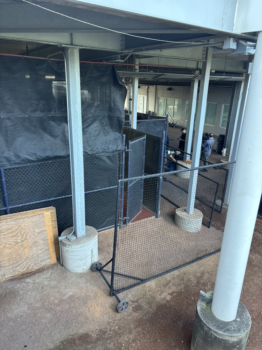 yanks_report's tweet photo. @BryanHoch Tell them to let us see Bryan https://t.co/4AUwngr8ak