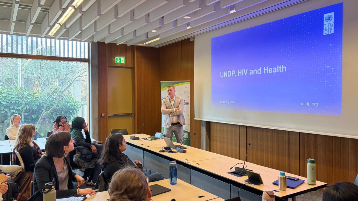 GENetwork's tweet photo. Today, SIT Global Health Students visited the International #EnvironmentHouse for an intro on #GENeva as a global hub for env't governance!

Rich discussions took place with Fabien Le François of @UNDP on #health &amp; #development and Andrea Cararo of @brsmeas on #PlasticPollution. https://t.co/tA3RKme8l4