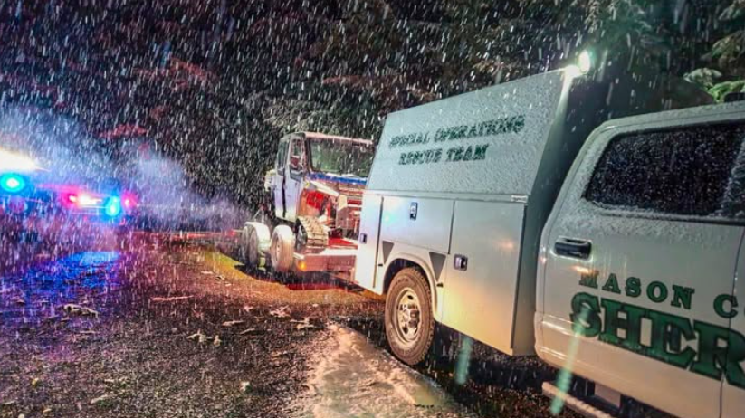 ghscanner's tweet photo. A 51-year-old woman and 16-year-old male were rescued Sunday evening after being injured along the winter route of Mt. Ellinor in Olympic National Forest. https://t.co/mFJWaSrjLj https://t.co/F1wNqFtHmf