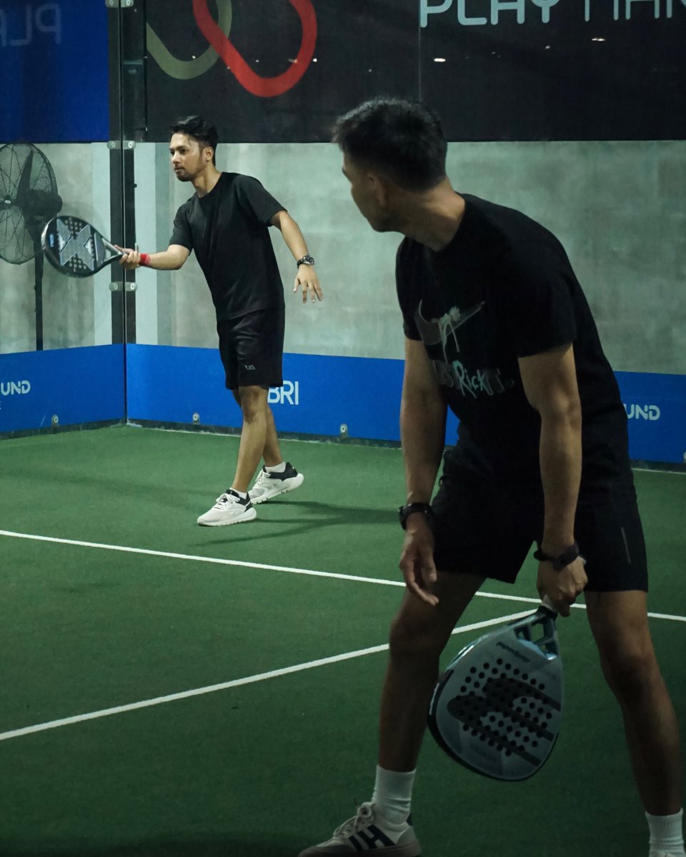 zainalmultazam's tweet photo. Seminggu sekali main padel. Ada yang mau ikut? https://t.co/0RlxEMblNf