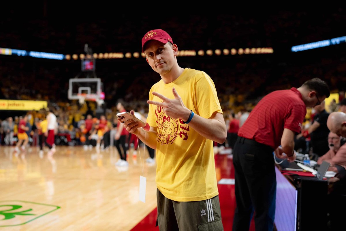 As I head home just want to say
THANK YOU AMES!❤️💛

Truly an awesome place &amp; community. Appreciate everyone being so welcoming &amp; kind to me (&amp; Jess), including the program.

The Magic is real in Hilton, the program culture is next level, the fans love the Clones more than life.