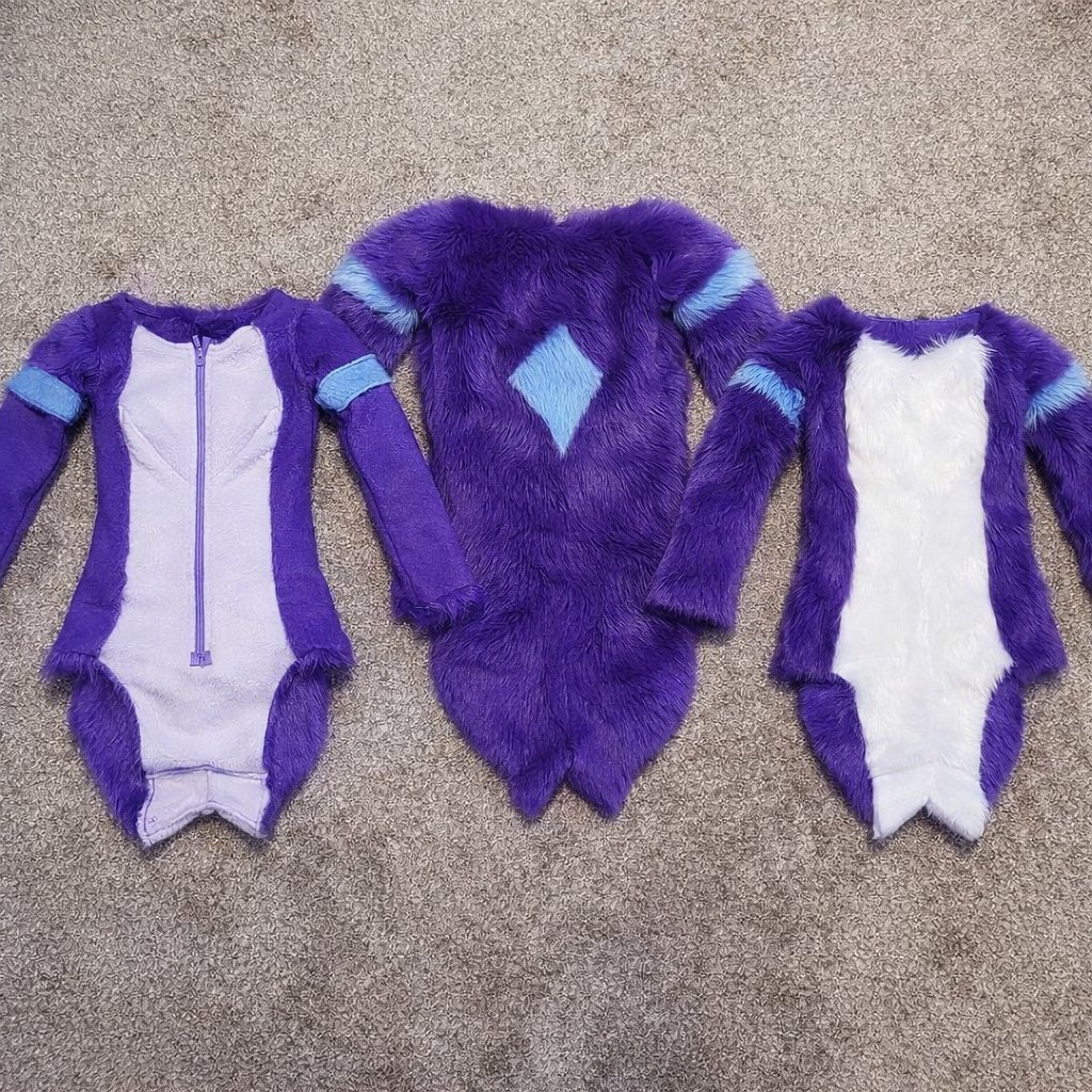 p1ushh's tweet photo. Remember all that cutting and shaving? It’s finally coming together now watching the suit slowly take shape like this is the most satisfying feeling ever.✂️
#Fursuit #FursuitEveryday #fursuitmaker #fursuitwip #fursuits #fursuiter #partial #fursuitcommissionsopen #fursuitmaking https://t.co/rtSZwL2n2q