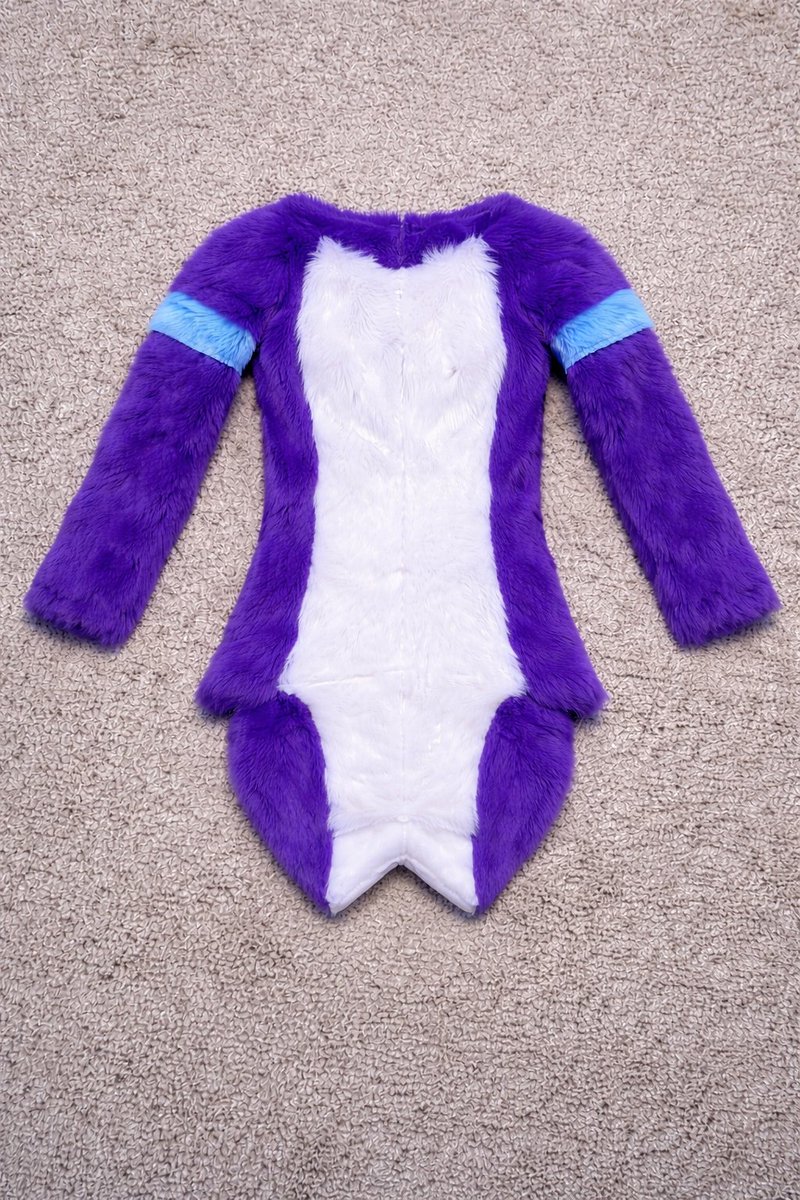 p1ushh's tweet photo. Remember all that cutting and shaving? It’s finally coming together now watching the suit slowly take shape like this is the most satisfying feeling ever.✂️
#Fursuit #FursuitEveryday #fursuitmaker #fursuitwip #fursuits #fursuiter #partial #fursuitcommissionsopen #fursuitmaking https://t.co/rtSZwL2n2q